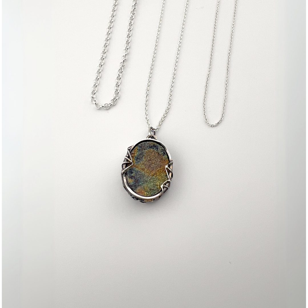 Styling Chains: No Rules, Just Vibes