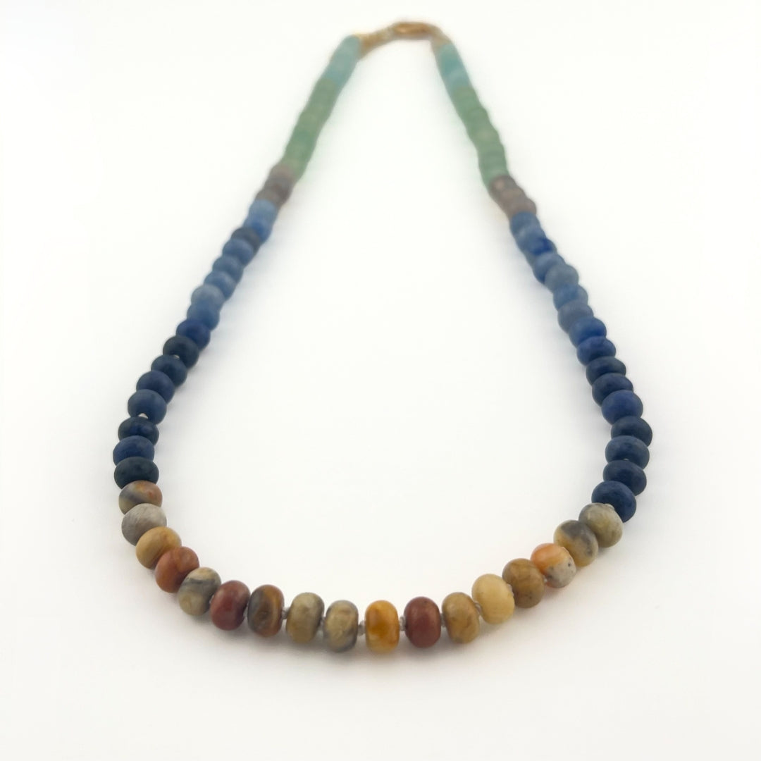 Multicoloured beaded necklace in silk and semi-precious gemstones.